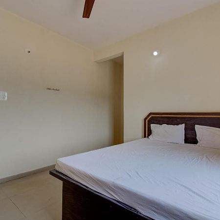 Spot On R D Homestay 1 Dispur Экстерьер фото