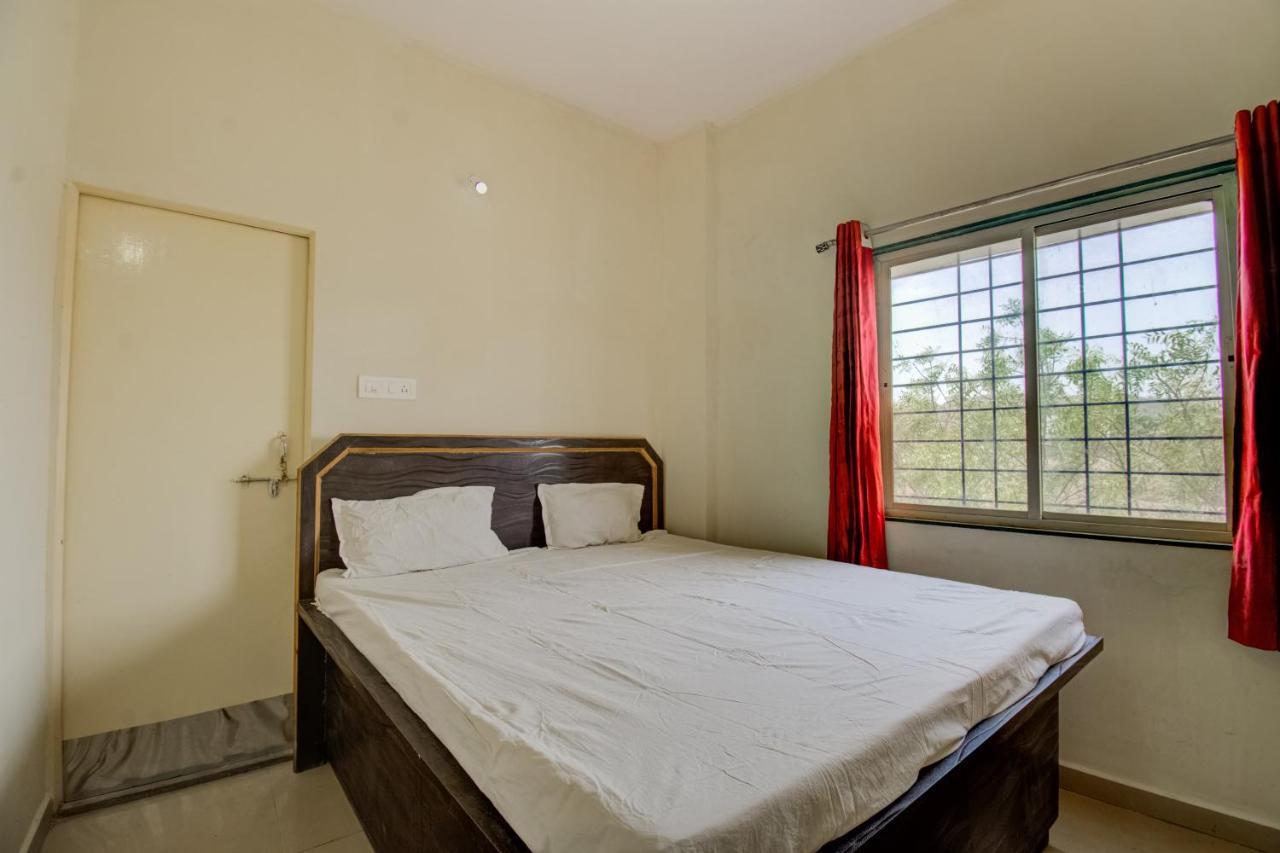 Spot On R D Homestay 1 Dispur Экстерьер фото